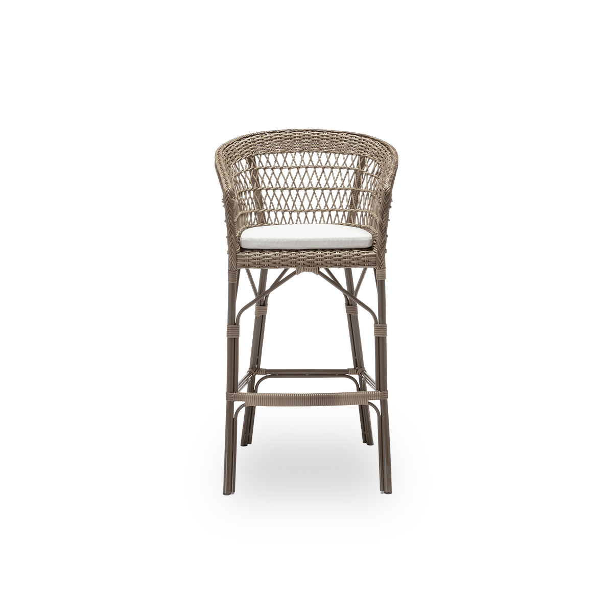 Vorderansicht des Emma Outdoor-Barhockers mit Sitzkissen, aus antikgrauem ArtFibre und Aluminium. Aus der Georgia Garden Kollektion von Sika-Design, geeignet für Privathaushalte ebenso wie für Hotels und Restaurants.