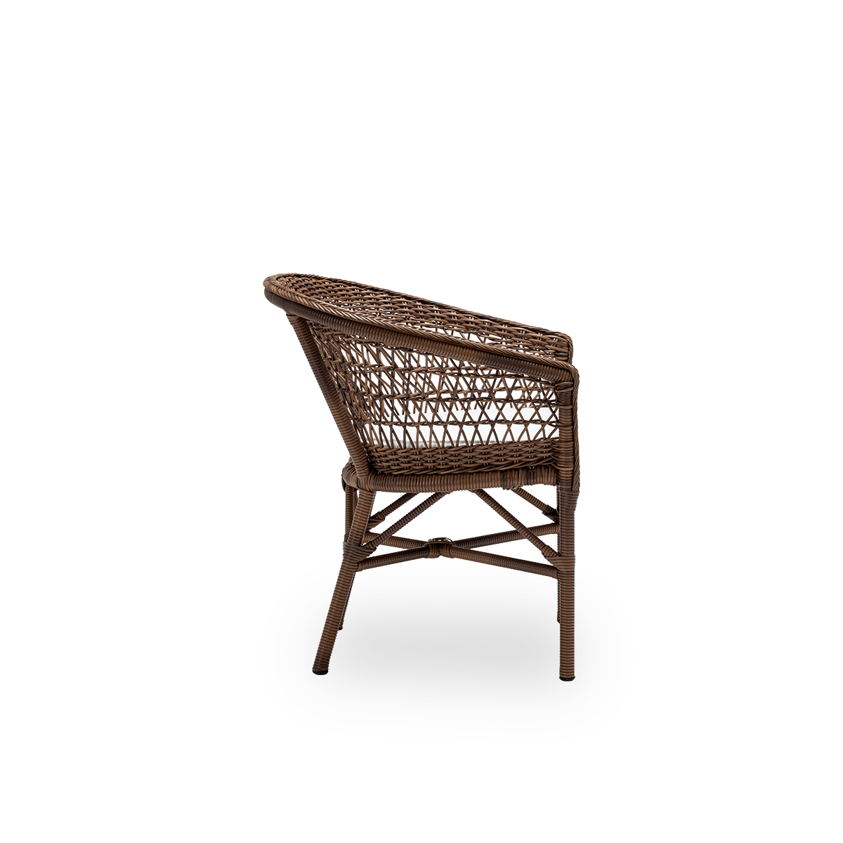 Einfache Seitenansicht des Emma Outdoor-Esszimmerstuhls mit Sitzkissen, aus braunem ArtFibre und Aluminium. Aus der Georgia Garden Kollektion von Sika-Design, inspiriert vom britischen Kolonialstil und klassischen dänischen Flechtmöbeln.