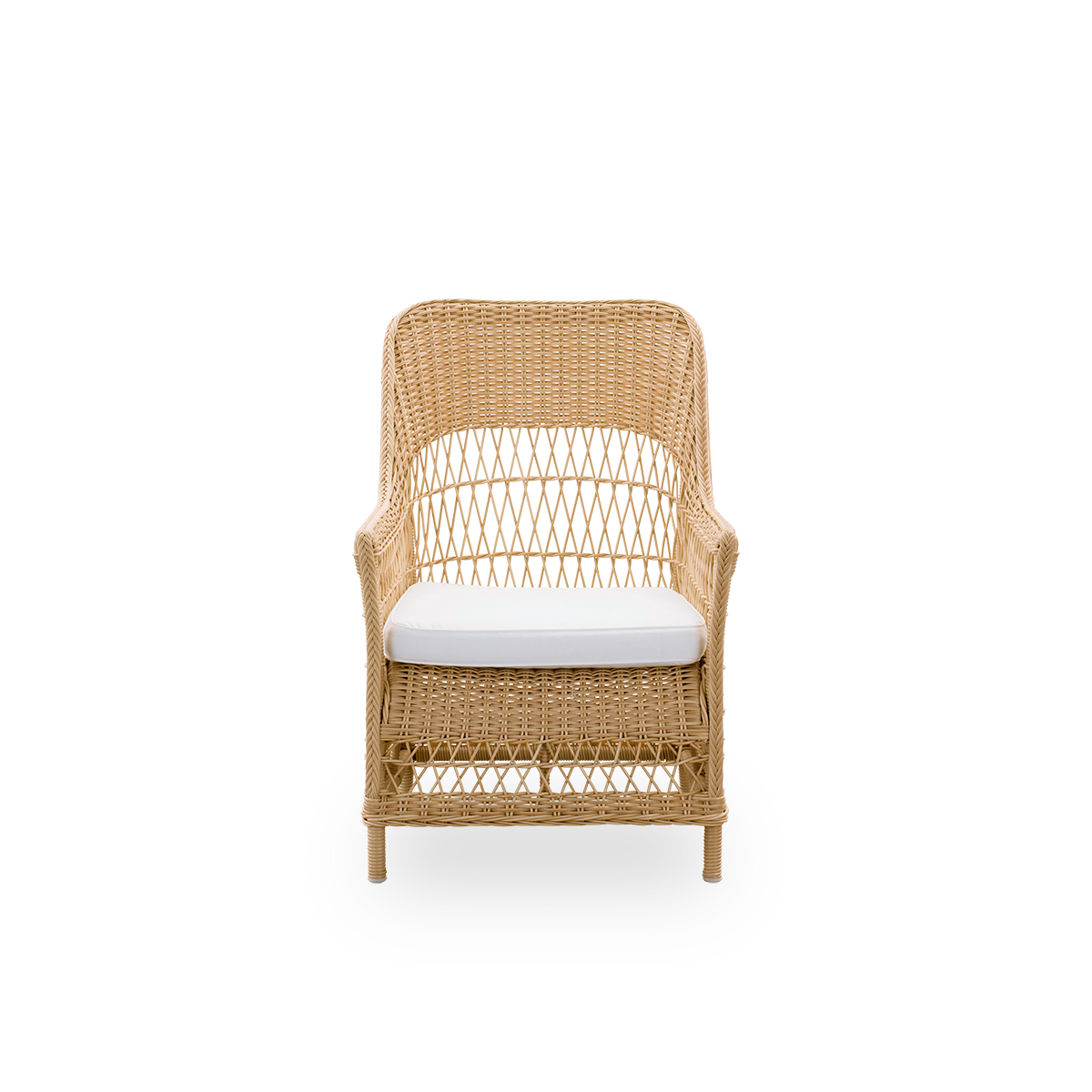Vorderansicht des Dawn Outdoor-Loungesessels in der Farbe Natural, inspiriert vom britischen Kolonialstil. Romantischer Loungesessel mit Armlehnen und hoher Rückenlehne. Vollständig aus ArtFibre auf einem handgebogenen Aluminiumrahmen geflochten.