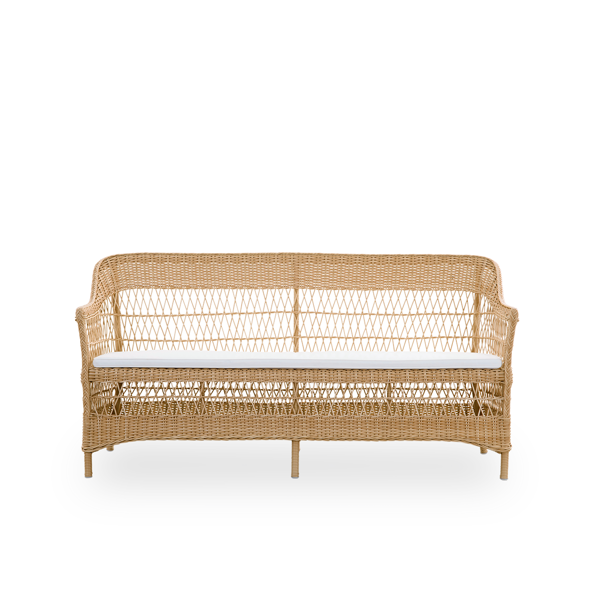 Vorderansicht des Charlot 3-Sitzer-Exterior-Sofas in der Farbe Natural, ein vollständig geflochtenes Outdoor-Sofa im britischen Kolonialstil, handgefertigt aus ArtFibre auf langlebigen Aluminiumrahmen.