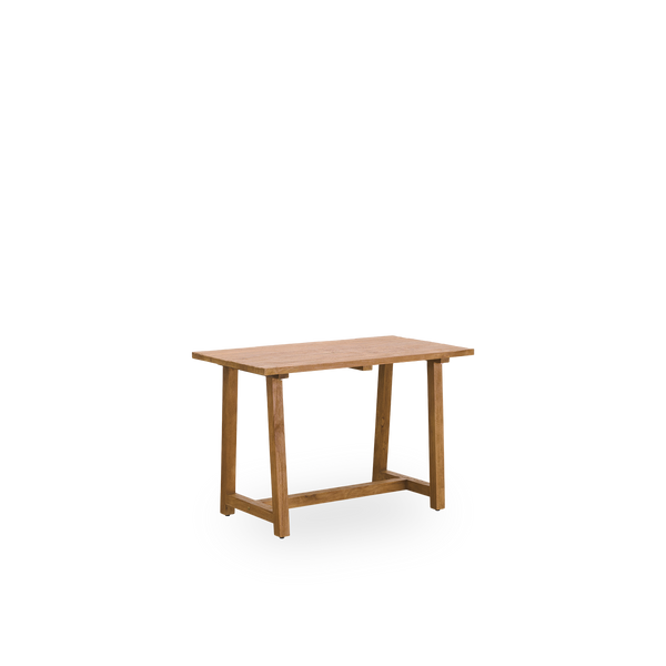 Seitenansicht des Lucas Indoor-Teakschreibtischs aus elegantem, patiniertem Teakholz mit rustikalem Aussehen in natürlicher Kastanienfarbe.