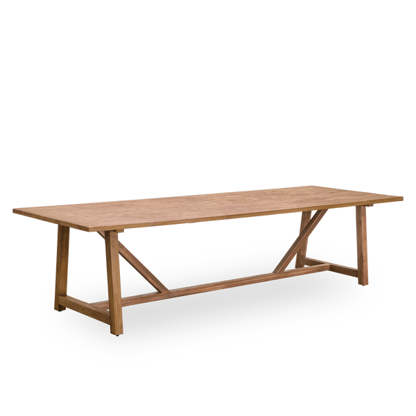 Seitenansicht des Lucas Indoor-Esstisches aus patiniertem Teakholz mit rustikalem, exklusivem Aussehen in natürlicher Kastanienfarbe. Größe 300×100 cm, Platz für 10 Personen.