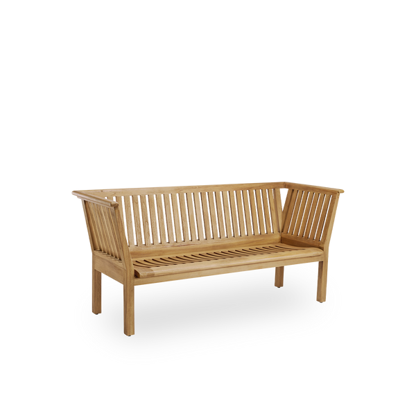 Seitenansicht der St Catherine Outdoor-Teakbank, entworfen von Arne Jacobsen, Länge 180 cm. Solide und langlebige Bank, handgefertigt aus kastanienbraunem, hochwertigem indonesischem Teakholz, zertifiziert als „Indonesian Legal Wood“.