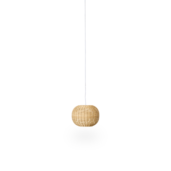Tangelo Outdoor-Lampenschirm, entworfen von Darcy Clarke, Größe Extra Small, Ø24 cm. Handgefertigt aus wetterfestem ArtFibre mit innerem Stahlrahmen für gutes Gewicht und Stabilität.