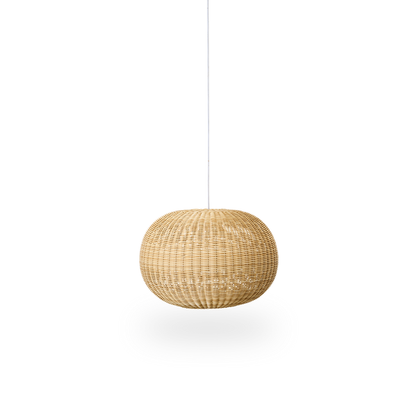 Tangelo Outdoor-Lampenschirm, entworfen von Darcy Clarke, Größe Medium, Ø49 cm. Handgefertigt aus wetterfestem ArtFibre mit innerem Stahlrahmen für gutes Gewicht und Stabilität.