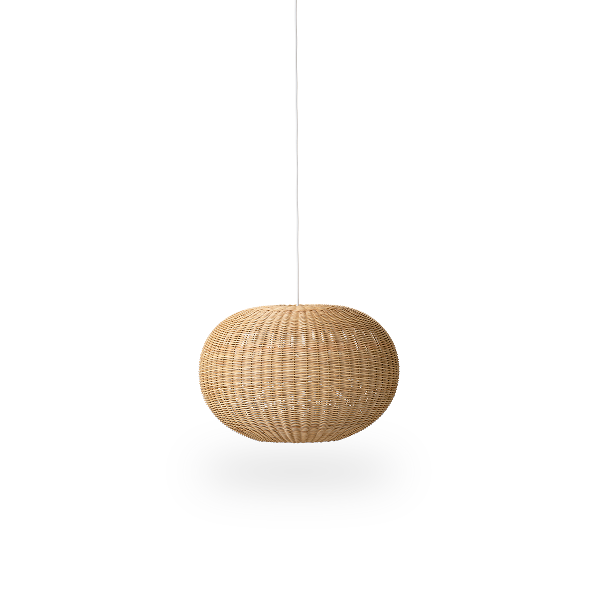Tangelo Rattan-Lampenschirm, entworfen von Darcy Clarke, Größe Medium, Ø49 cm. Handgefertigt aus Rattan mit innerem Stahlrahmen für gutes Gewicht und Stabilität.