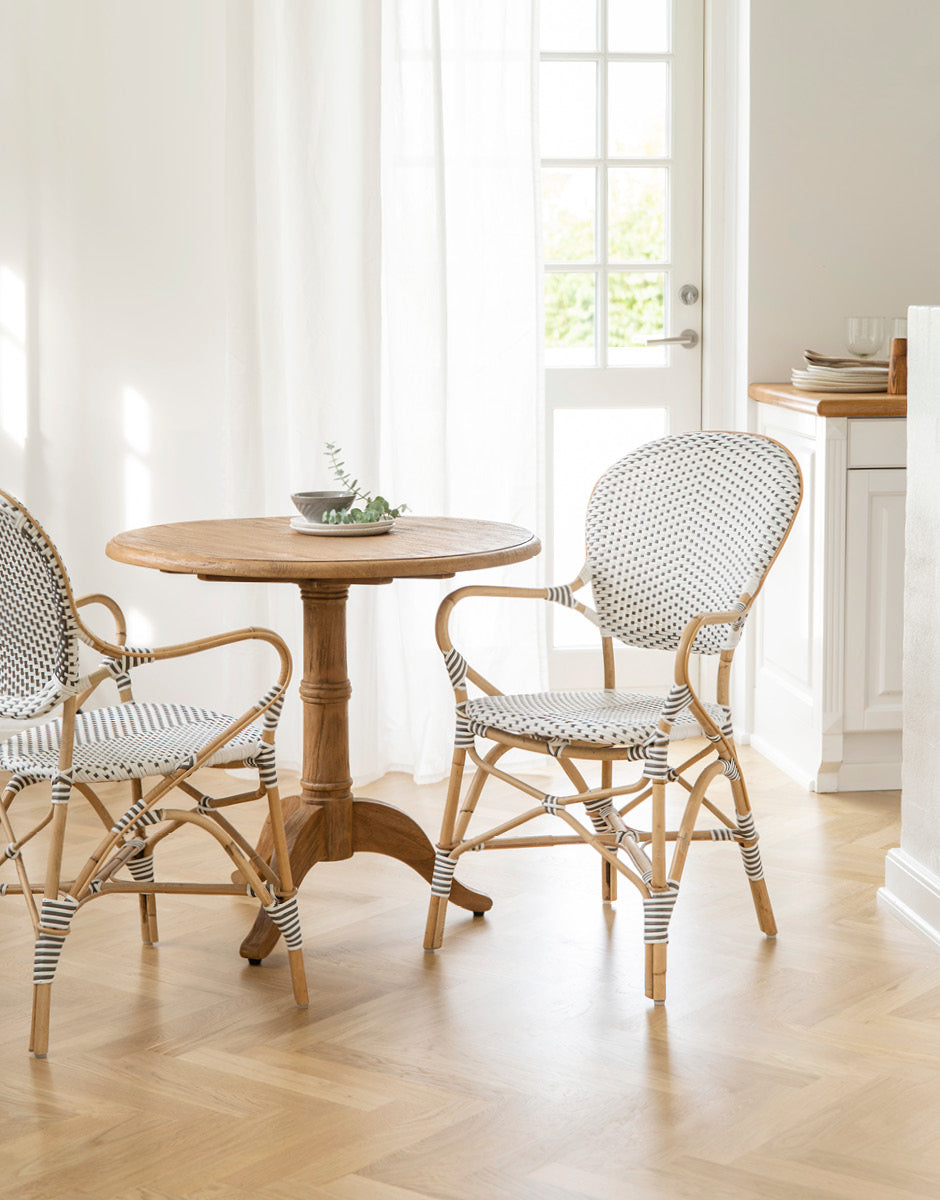 Sika-Designs Affäire Kollektion — eine Indoor-Rattankollektion mit markanten geflochtenen Mustern