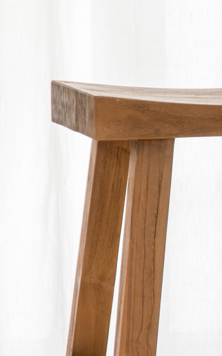 Dies ist ein Nahaufnahmebild von Charles Barstuhl in teak indoor.