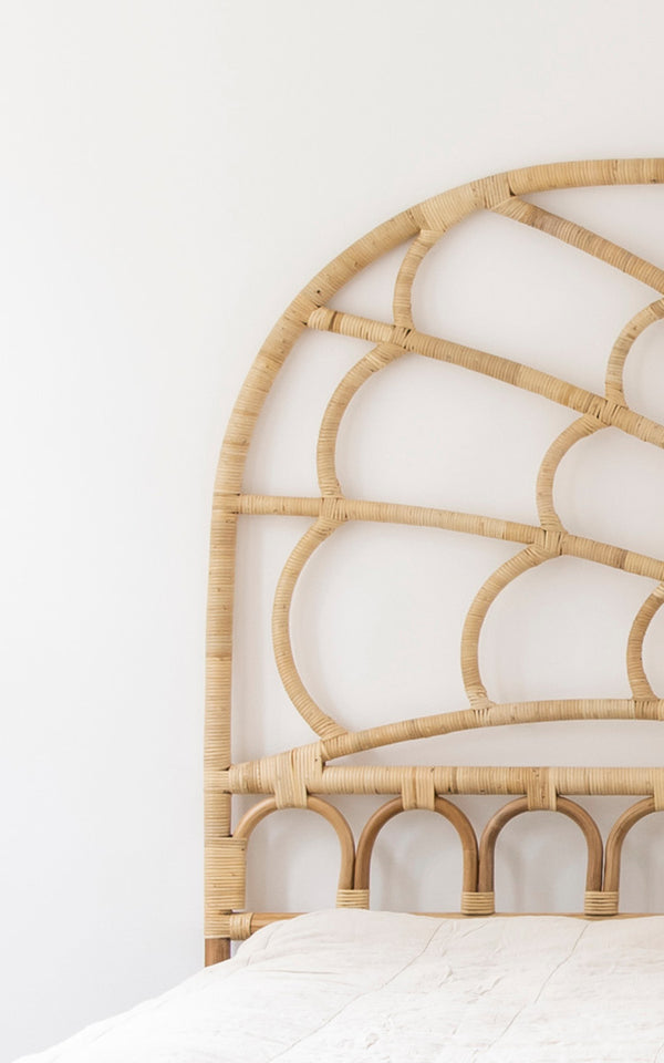 Dies ist ein Nahaufnahmebild von Celia Kopfteil in natural rattan.
