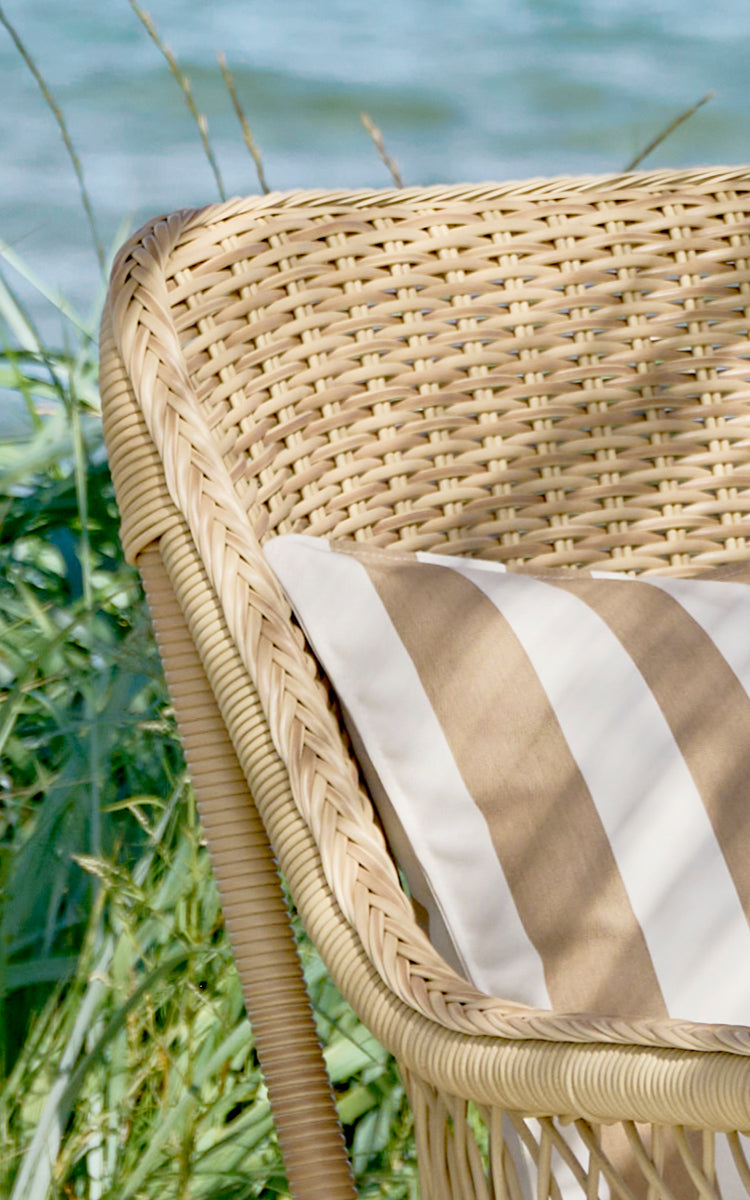 Dies ist ein Nahaufnahmebild von Dawn Lounge-Sessel in natural ArtFibre Aluminium.