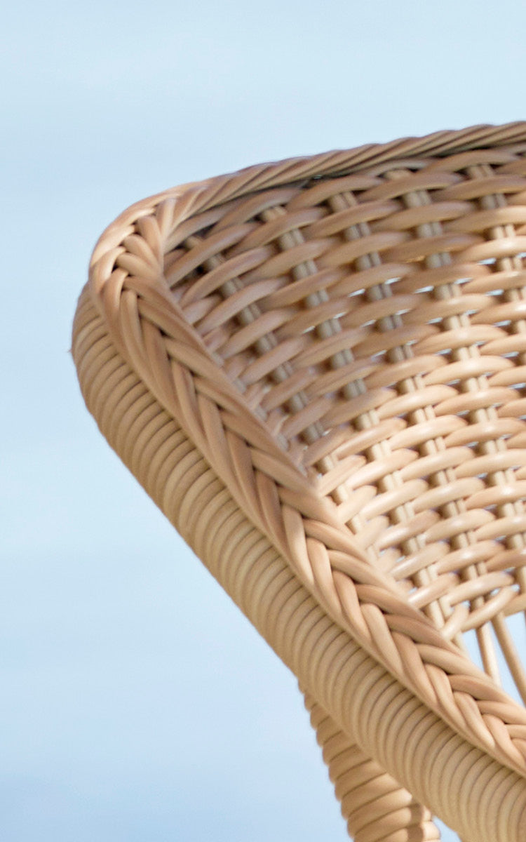 Dies ist ein Nahaufnahmebild von Charlot 3-Sitzer-Sofa in natural ArtFibre Aluminium.