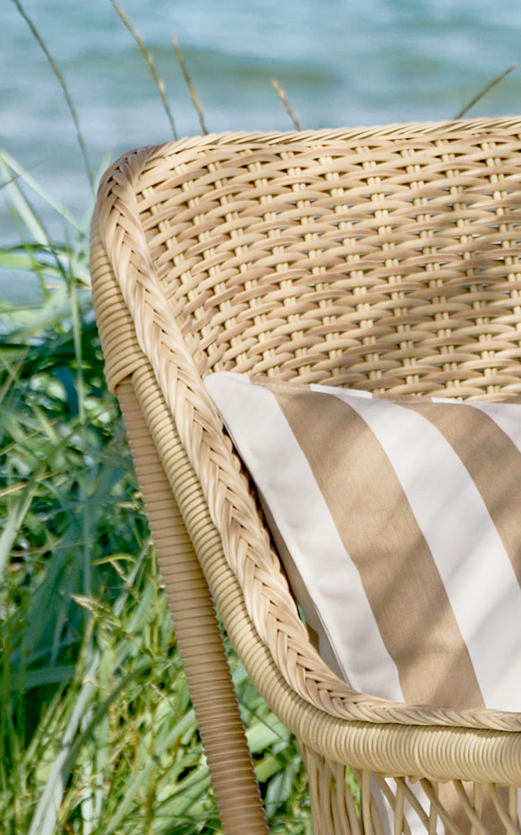 Dies ist ein Nahaufnahmebild von Dawn Sofa in natural ArtFibre Aluminium.