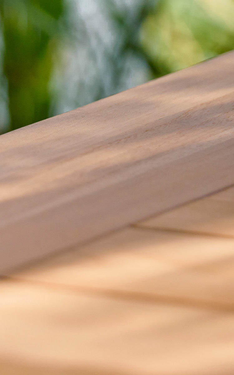 Dies ist ein Nahaufnahmebild von Colonial Tisch 300 in outdoor Teak.