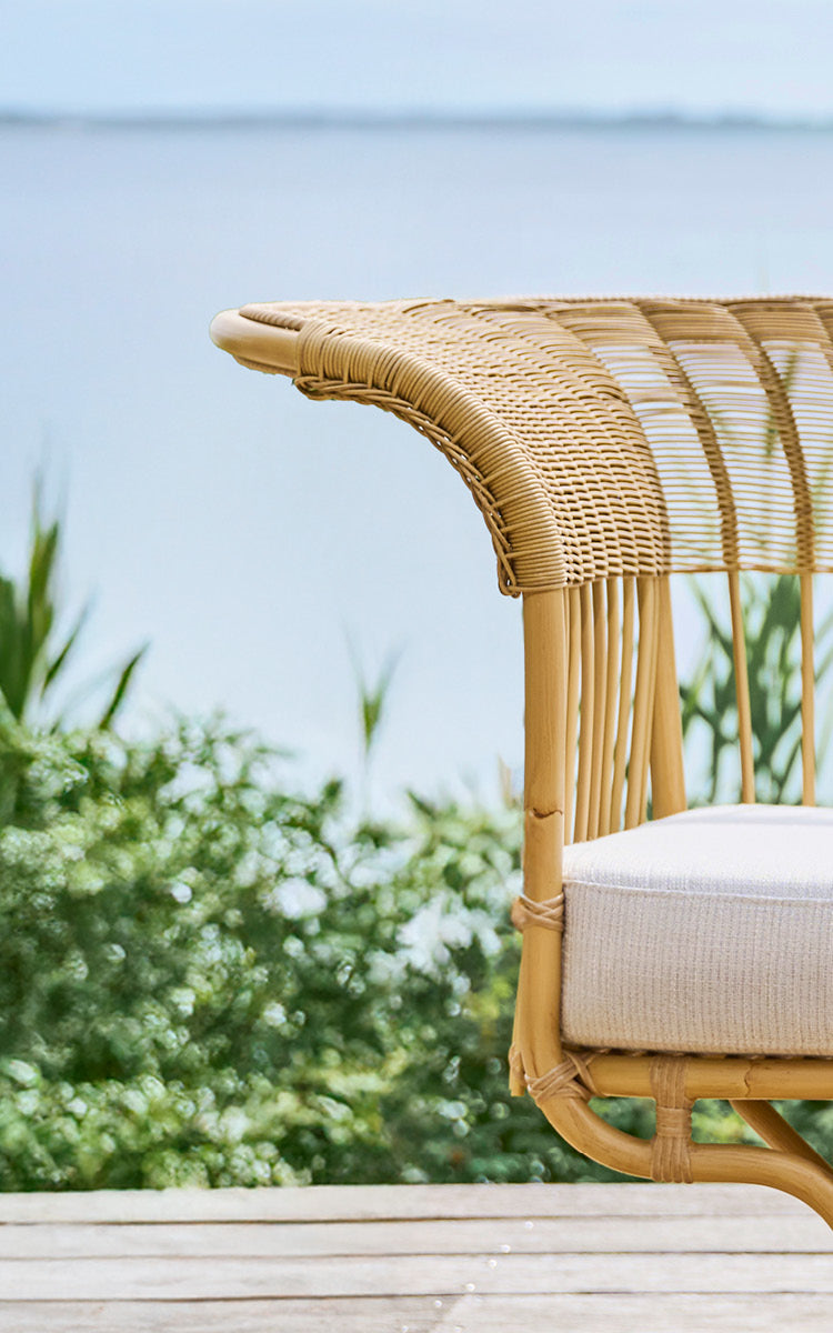 Dies ist ein Nahaufnahmebild von Belladonna Außen-Sofa in natural Aluminium ArtFibre.