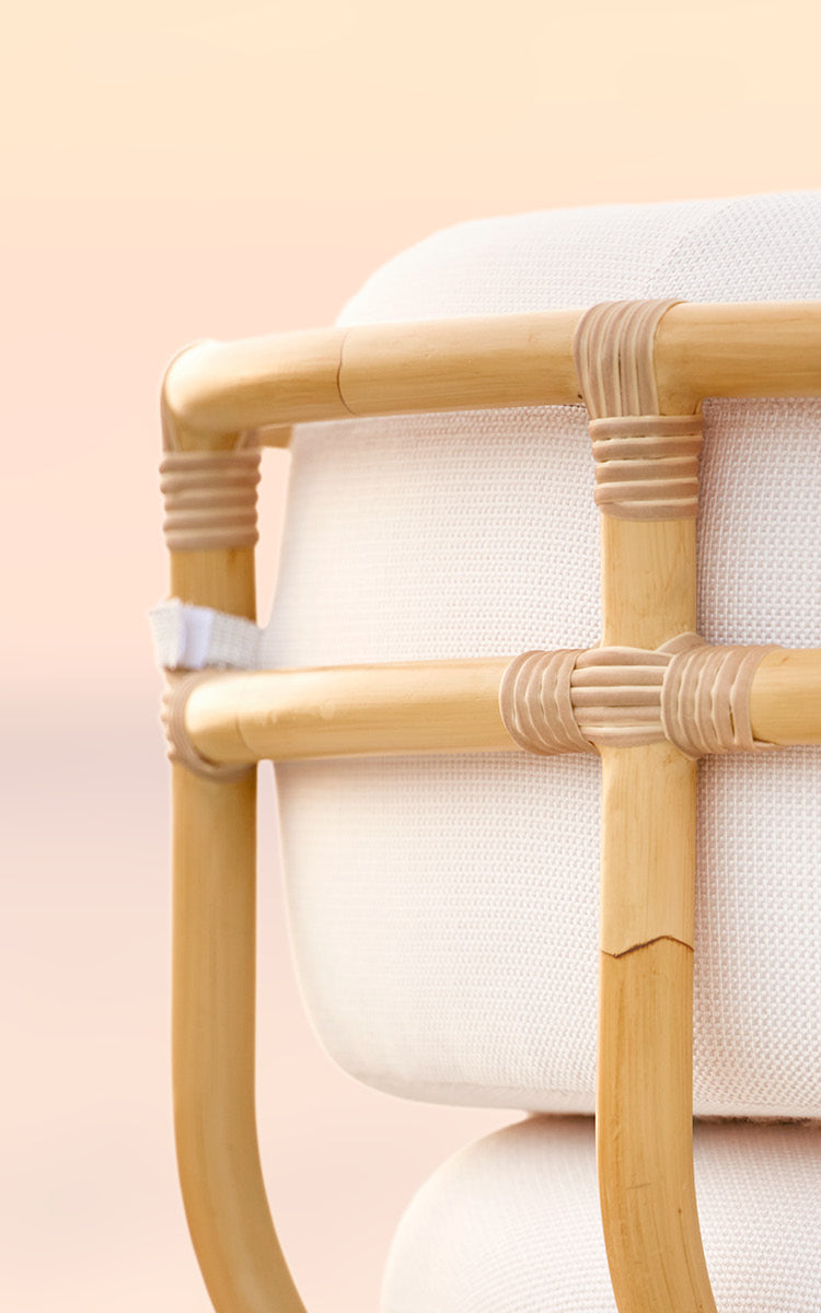 Dies ist ein Nahaufnahmebild von Coco Außen-Lounge-Sessel in natural Aluminium ArtFibre.