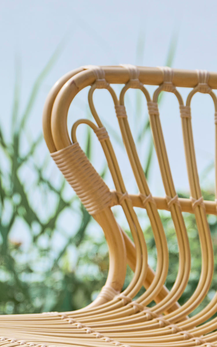 Dies ist ein Nahaufnahmebild von Fox Außen-Lounge-Sessel in natural Aluminium ArtFibre.