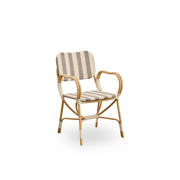 Seitenansicht des Bistro-Outdoor-Stuhls, entworfen von Franco Albini und Franca Helg. Aluminiumrahmen im Rattan-Look mit vollständig geflochtenem Sitz und Rückenlehne in breit gestreiftem braun-elfenbeinfarbenem ArtFibre-Muster.