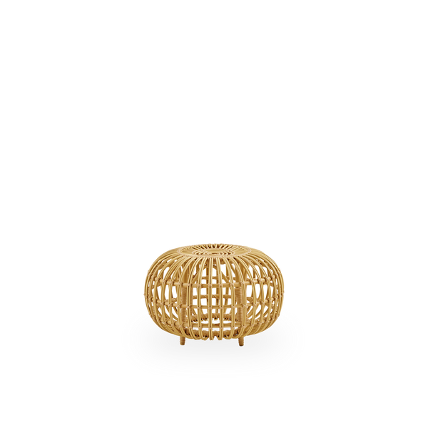 Seitenansicht des kleinen Outdoor-Ottomans Ø55 cm, entworfen von Franco Albini & Franca Helg. Runder Ottoman mit Aluminiumrahmen im Rattan-Look und ArtFibre-Umschlingungen.