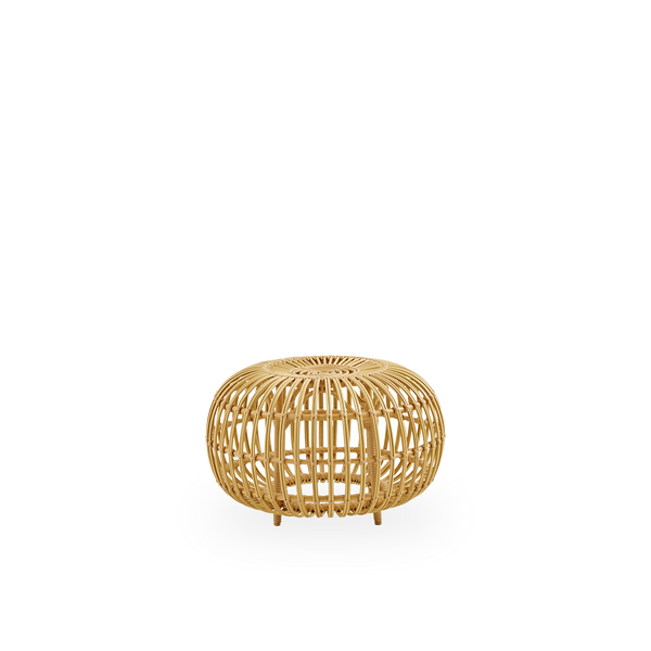 Seitenansicht des großen Outdoor-Ottomans Ø65 cm, entworfen von Franco Albini & Franca Helg. Runder Ottoman mit Aluminiumrahmen im Rattan-Look und ArtFibre-Umschlingungen.