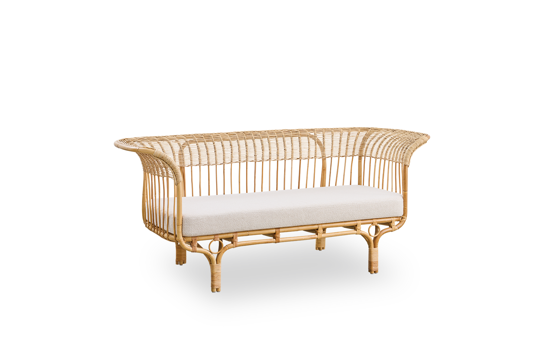 Seitenansicht des Belladonna Outdoor-Sofas im Rattan-Look, entworfen von Franco Albini und Franca Helg. Das Sofa wirkt elegant mit dünnen Beinen und majestätischem Sitz, mit vielen detaillierten ArtFibre-Flechtungen auf einem Aluminiumrahmen.