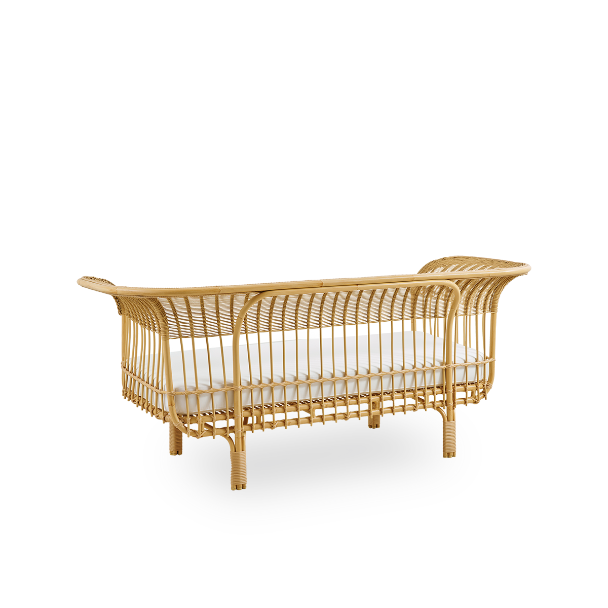 Rückansicht des Belladonna-Außensofas im Rattan-Look, entworfen von Franco Albini und Franca Helg. Das Sofa hat einen eleganten Ausdruck mit schlanken Beinen und einer majestätischen Sitzfläche mit vielen detaillierten ArtFibre-Wicklungen auf einem Alumin
