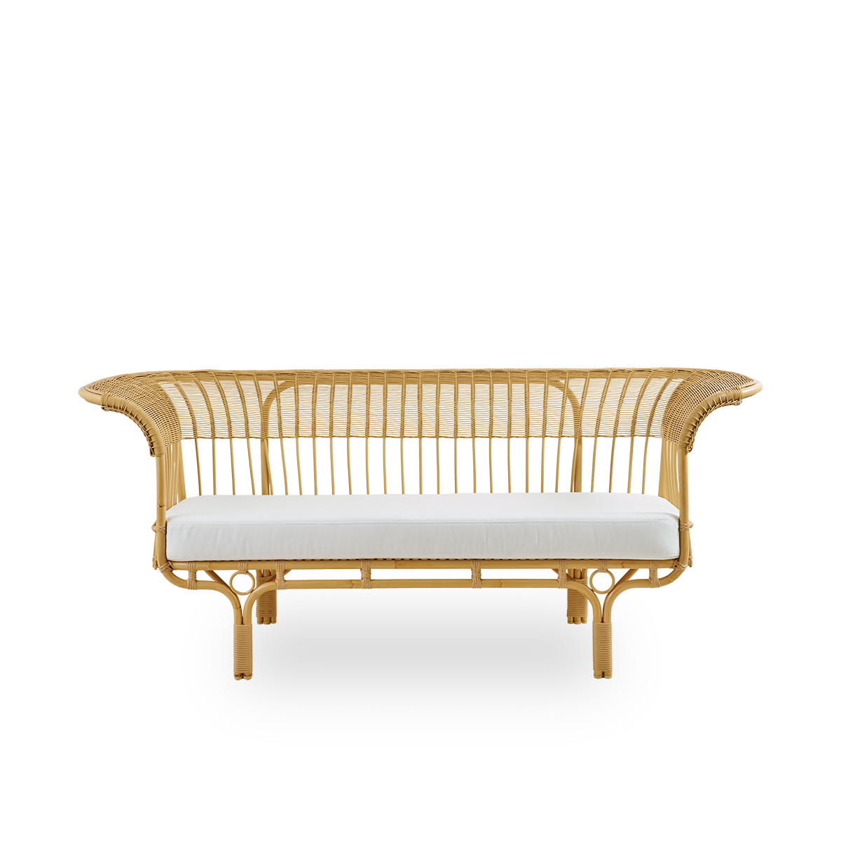 Vorderansicht des Belladonna Outdoor-Sofas in Rattan-Optik, entworfen von Franco Albini und Franca Helg. Das Sofa hat einen eleganten Ausdruck mit schlanken Beinen und einer majestätischen Sitzfläche mit vielen detaillierten ArtFibre-Wicklungen auf einem 