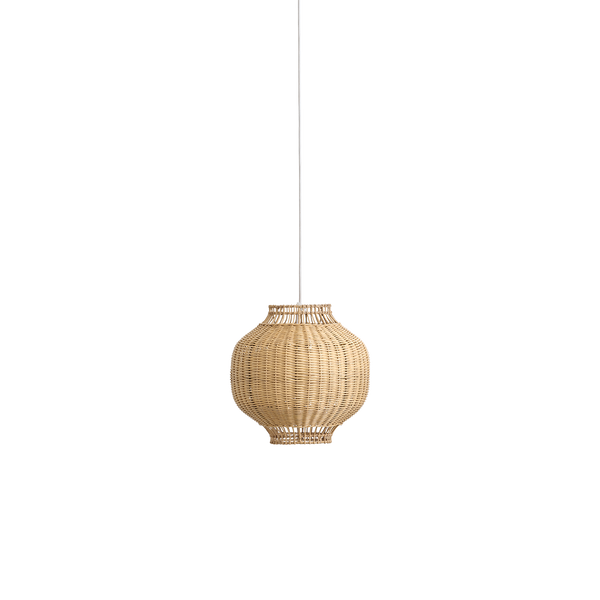 Tomos Rattan-Lampenschirm von Jin Kuramoto. Japanisch inspirierter Lampenschirm, handgefertigt aus Rattan mit innerem Stahlrahmen für gutes Gewicht und Stabilität.
