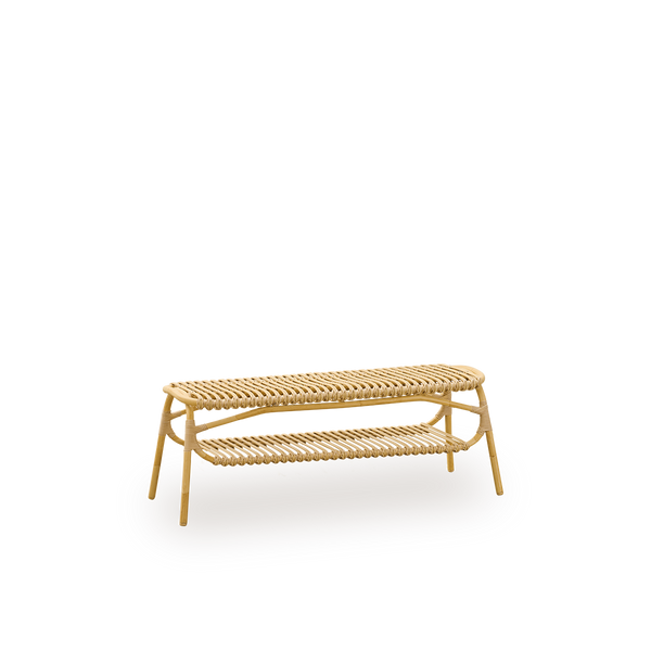 Seitenansicht der Machiya Outdoor-Bank, entworfen von Jin Kuramoto. Aluminiumrahmen im handbemalten Rattan-Look mit ArtFibre-Umschlingungen. Länge 120 cm.