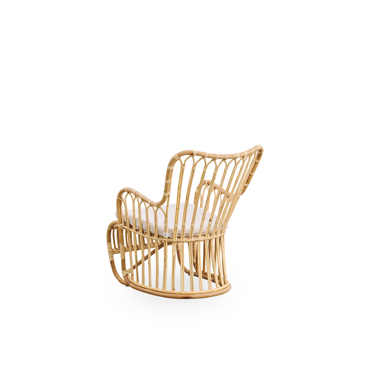 Einfache Rückansicht des Tulip Loungesessels, entworfen von Tove Kindt-Larsen, mit sanften organischen Linien. Handgefertigt aus hochwertigem indonesischem Rattan.