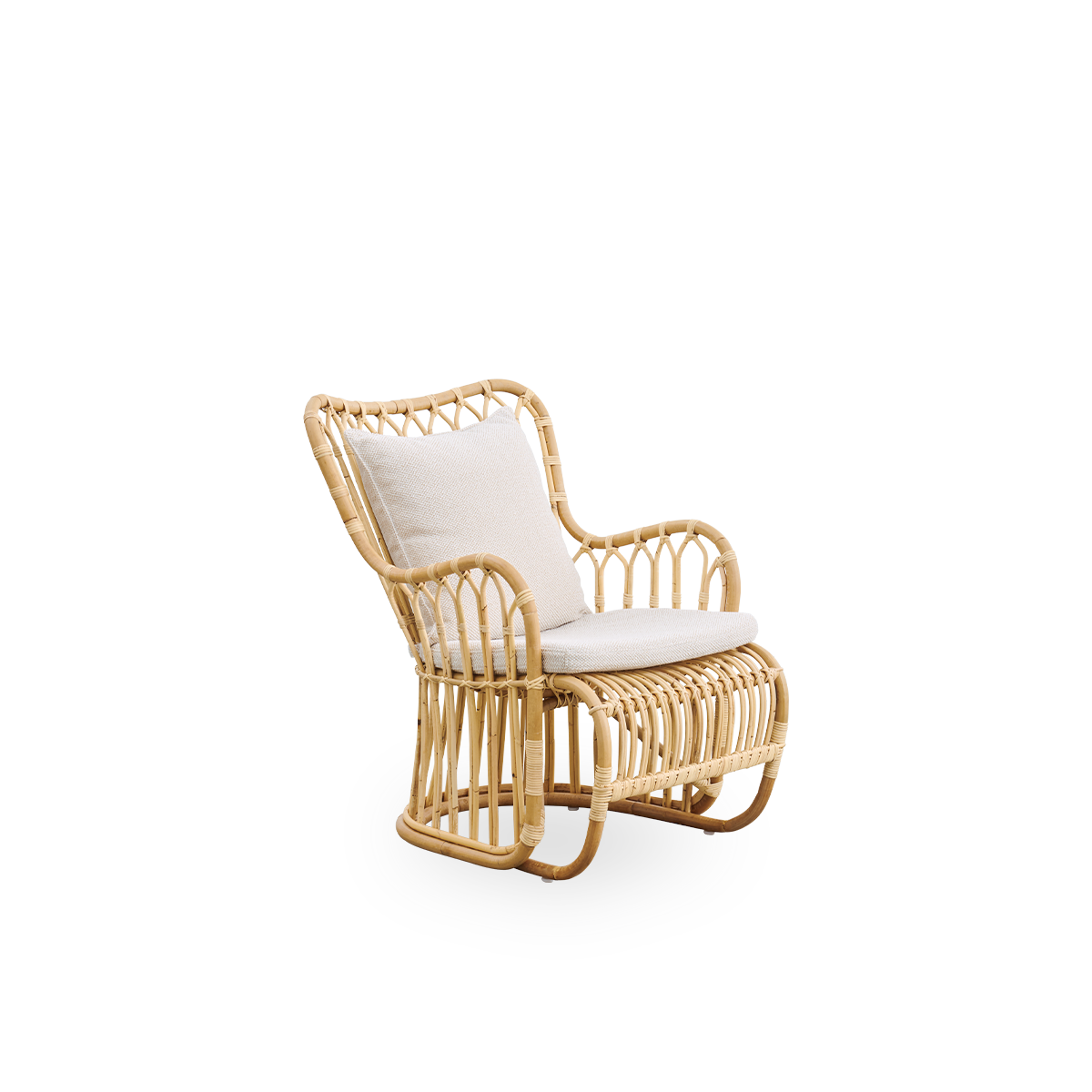 Seitenansicht des Tulip Loungestuhls, entworfen von Tove Kindt-Larsen, mit weichen, organischen Linien. Handgefertigt aus hochwertigem indonesischem Rattan.