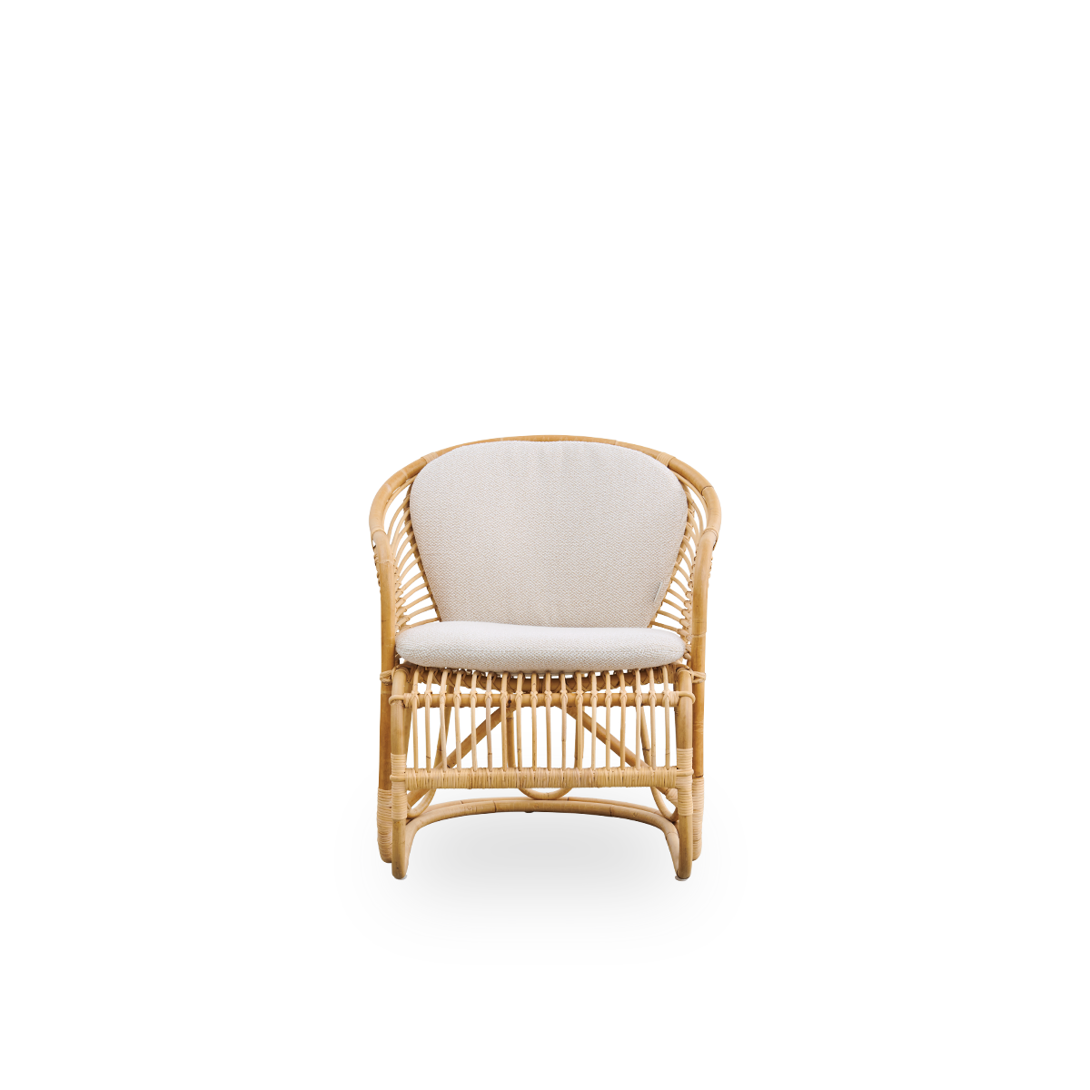 Frontansicht des Swing Loungesessels, entworfen von Tove Kindt-Larsen.
Handgefertigt aus hochwertigem indonesischem Rattan und ausgestattet mit Sitz- und Rückenkissen.