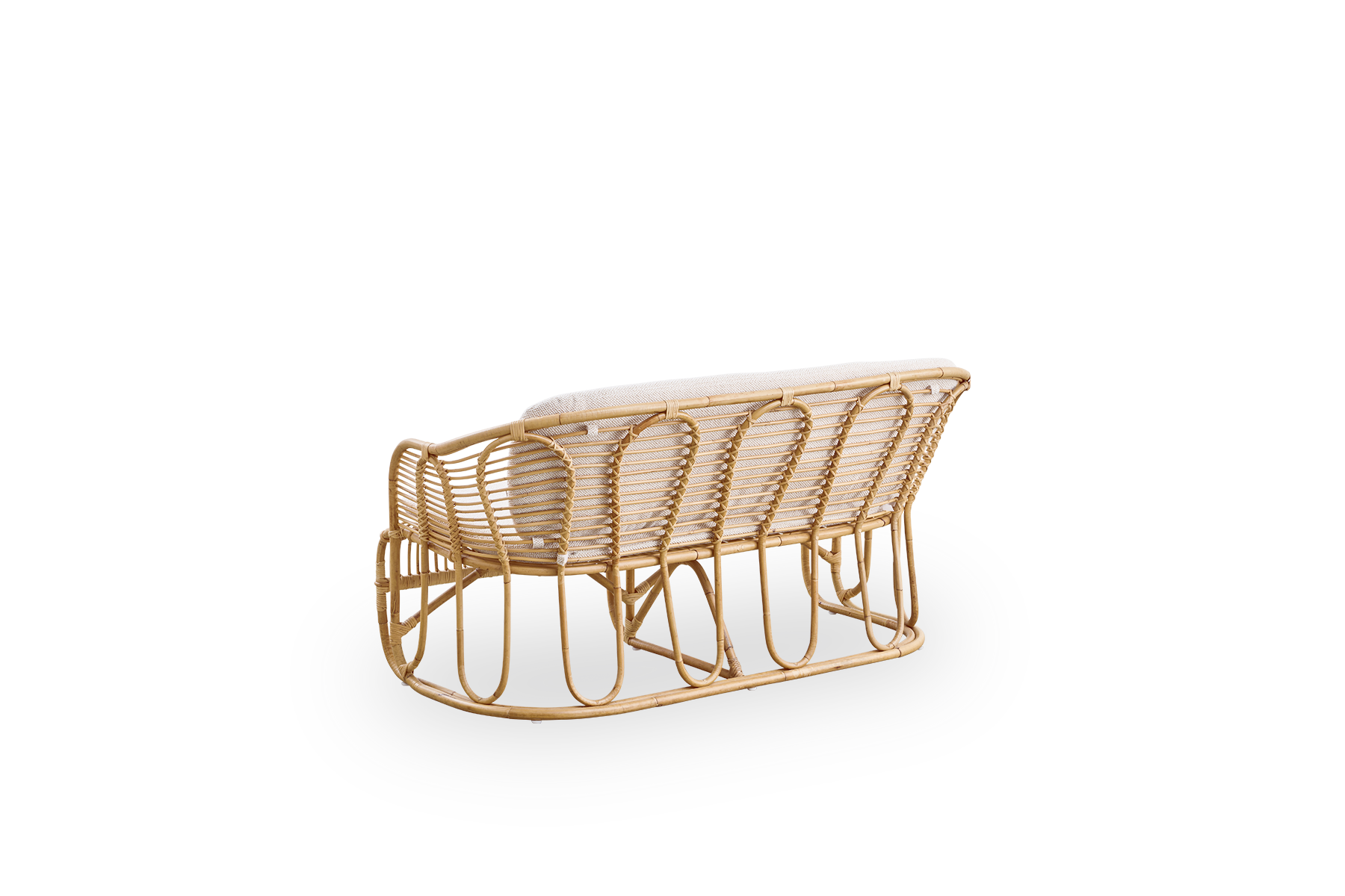 Rückansicht des Swing 2-Sitzer-Sofas, entworfen von Tove Kindt-Larsen.
Handgefertigt aus hochwertigem indonesischem Rattan und ausgestattet mit Sitz- und Rückenpolster.
