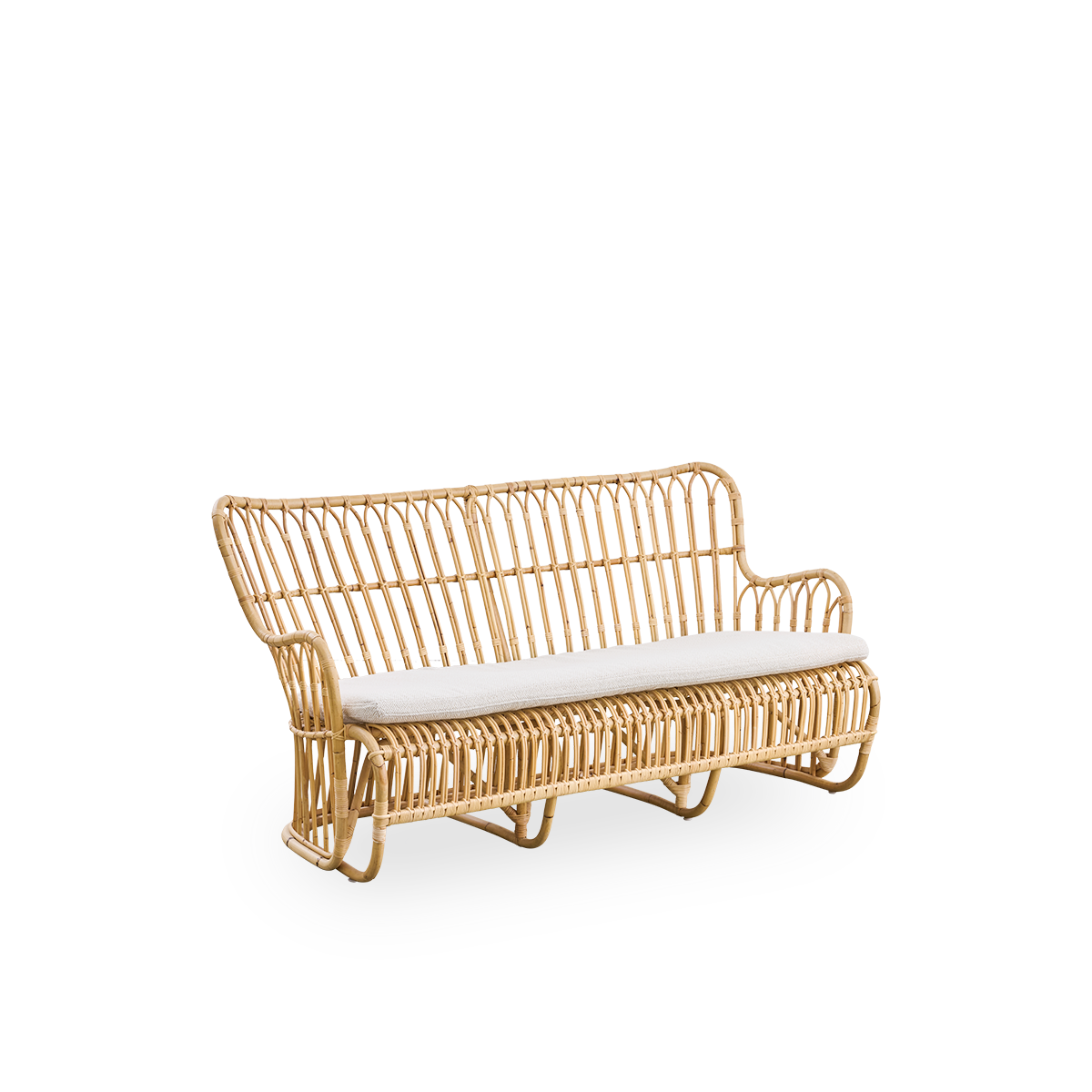 Seitenansicht des Tulip Korbsofas, entworfen von Tove Kindt-Larsen, mit weichen, organischen Linien. Handgefertigt aus hochwertigem indonesischem Rattan.