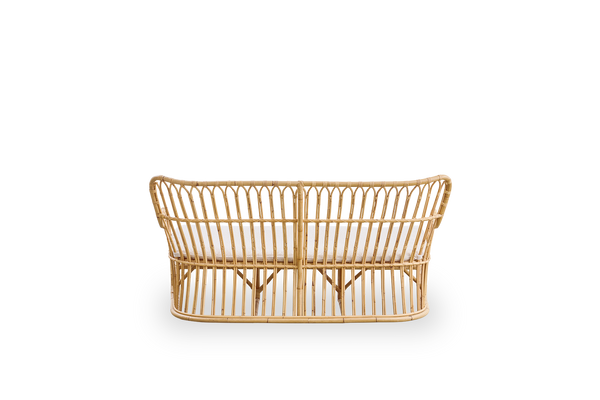Einfache Rückansicht des Tulip Korbsofas, entworfen von Tove Kindt-Larsen, mit weichen, organischen Linien. Handgefertigt aus hochwertigem indonesischem Rattan.