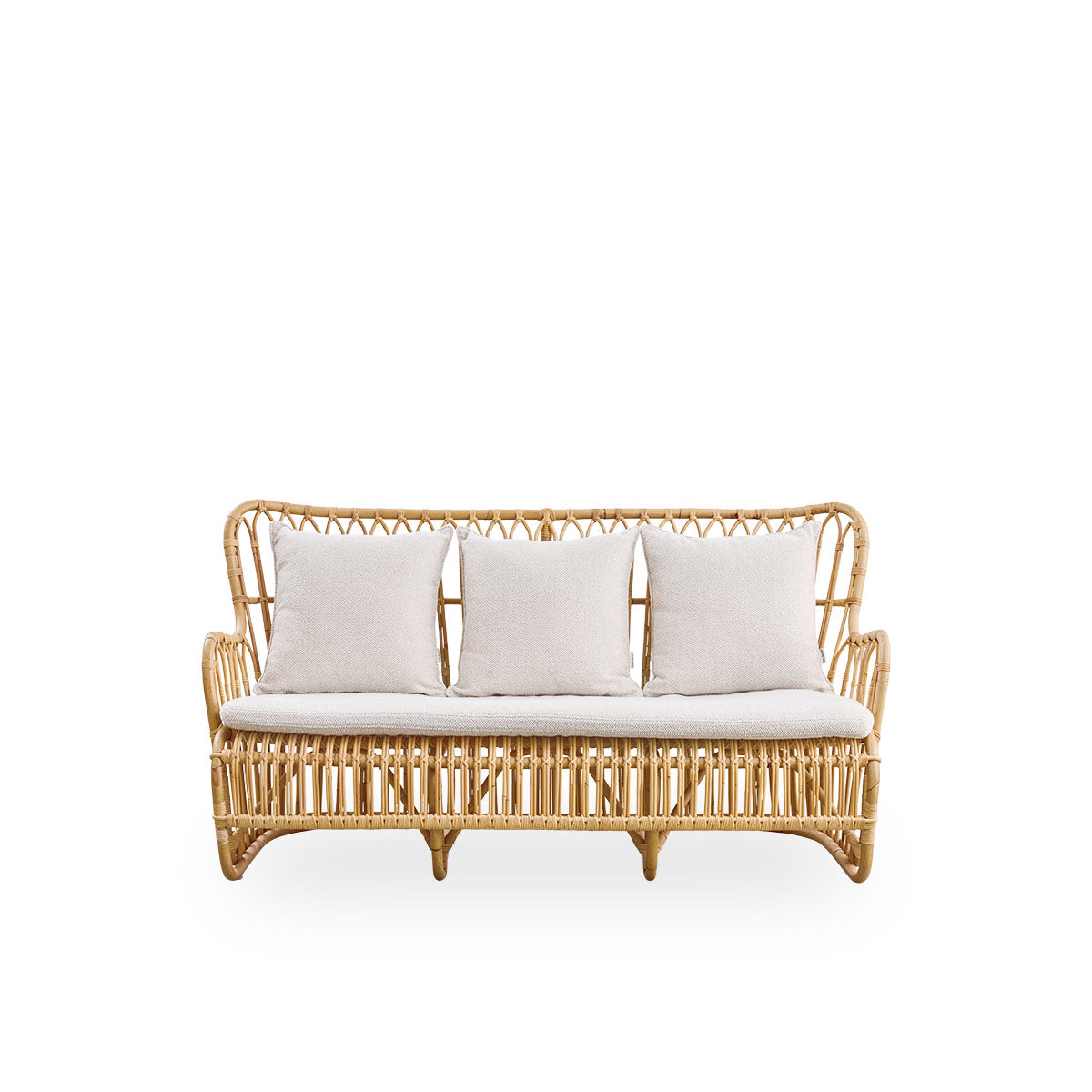 Frontansicht des Tulip Rattansofas, entworfen von Tove Kindt-Larsen, mit weichen organischen Linien.
Handgefertigt aus hochwertigem indonesischem Rattan.