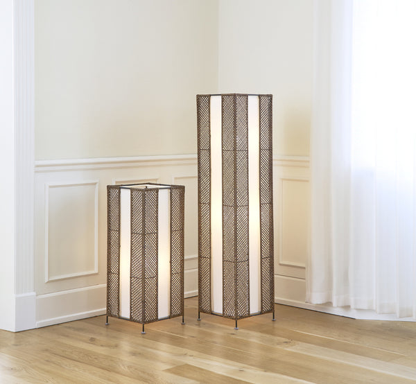 Dies ist ein Lifestyle-Bild von Yamakawa Lampshade | 75 cm in hazelnut rattan iron frame. Neben einer hohen Begleitlampe in einer hellen vertäfelten Ecke gezeigt.