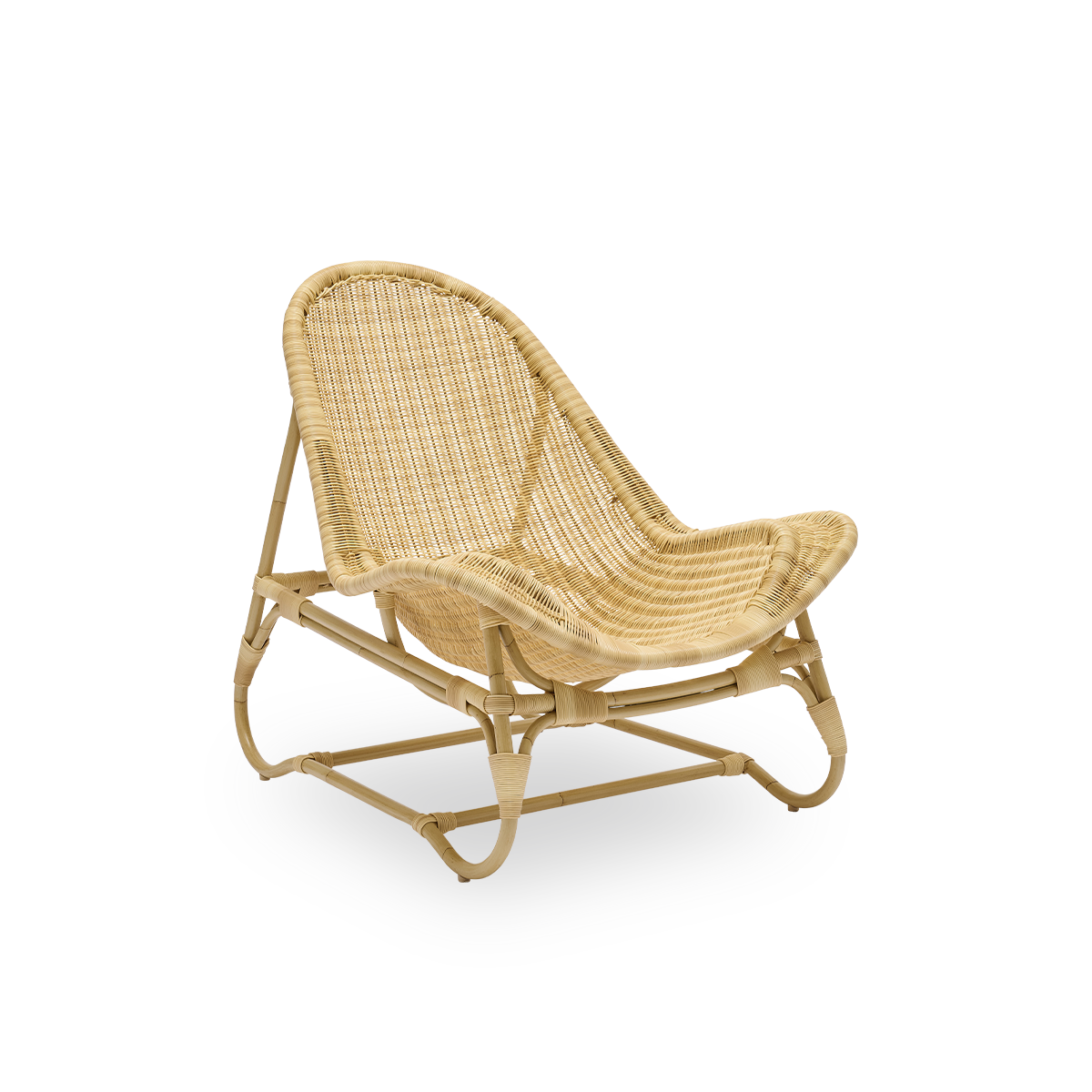 Seitenansicht des Pacifique Exterior Loungesessels, entworfen von Michel Buffet. Aluminiumrahmen im Rattan-Look mit vollständig geflochtenem Sitz handgefertigt aus ArtFibre.