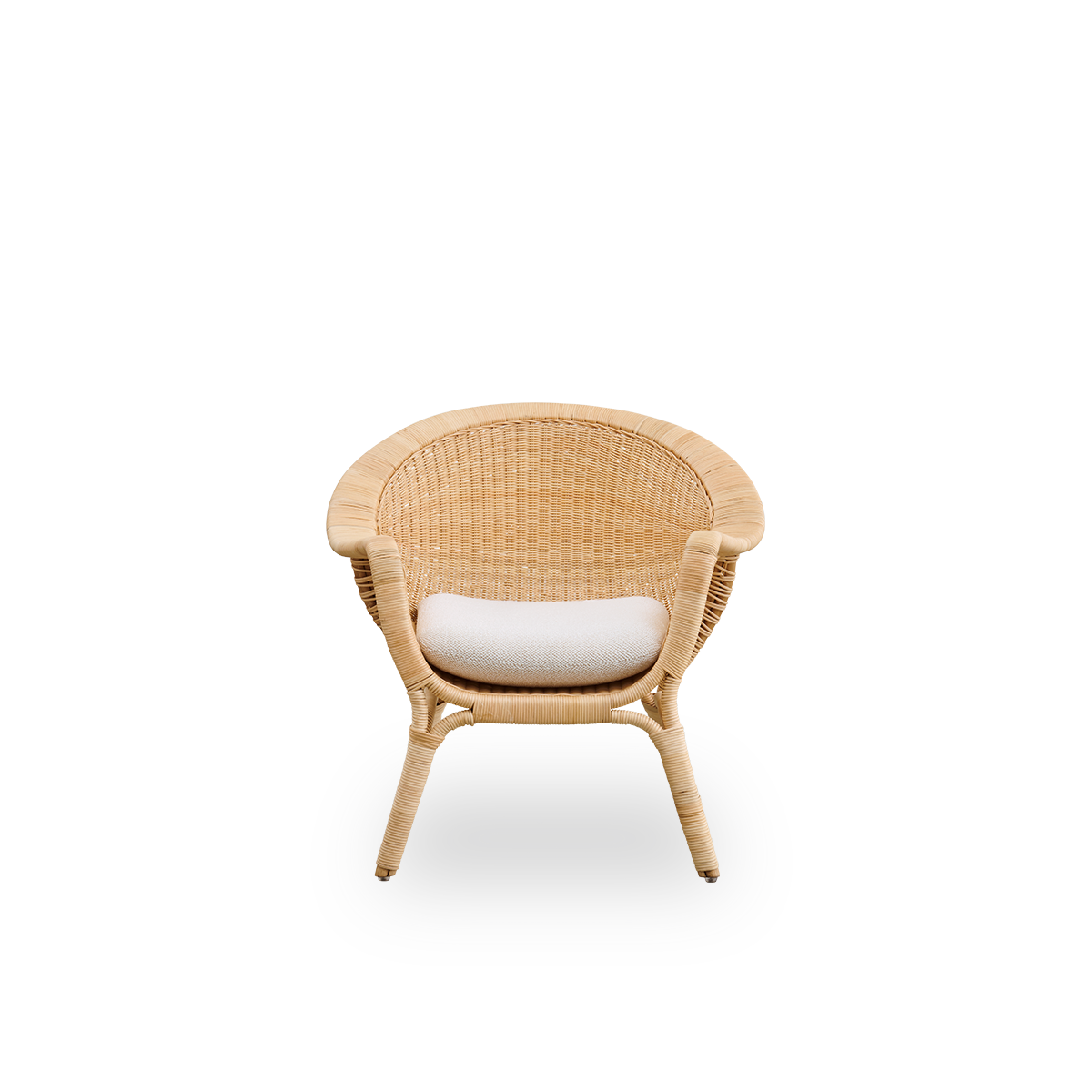Vorderansicht des Madame Exterior Loungesessels, entworfen von Nanna & Jørgen Ditzel.
Vollständig geflochtener Rattan-Loungesessel mit weichem, femininem muschelförmigem Design.