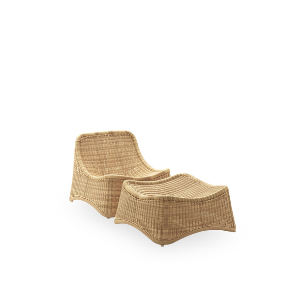 Seitenansicht des Chill Outdoor-Lounge-Stuhls, ein vollständig geflochtener Outdoor-Stuhl mit passendem Fußhocker, entworfen von Nanna Ditzel. Der Stuhl hat keine Armlehnen und ist handgefertigt aus Alu-Rattan und ArtFibre.