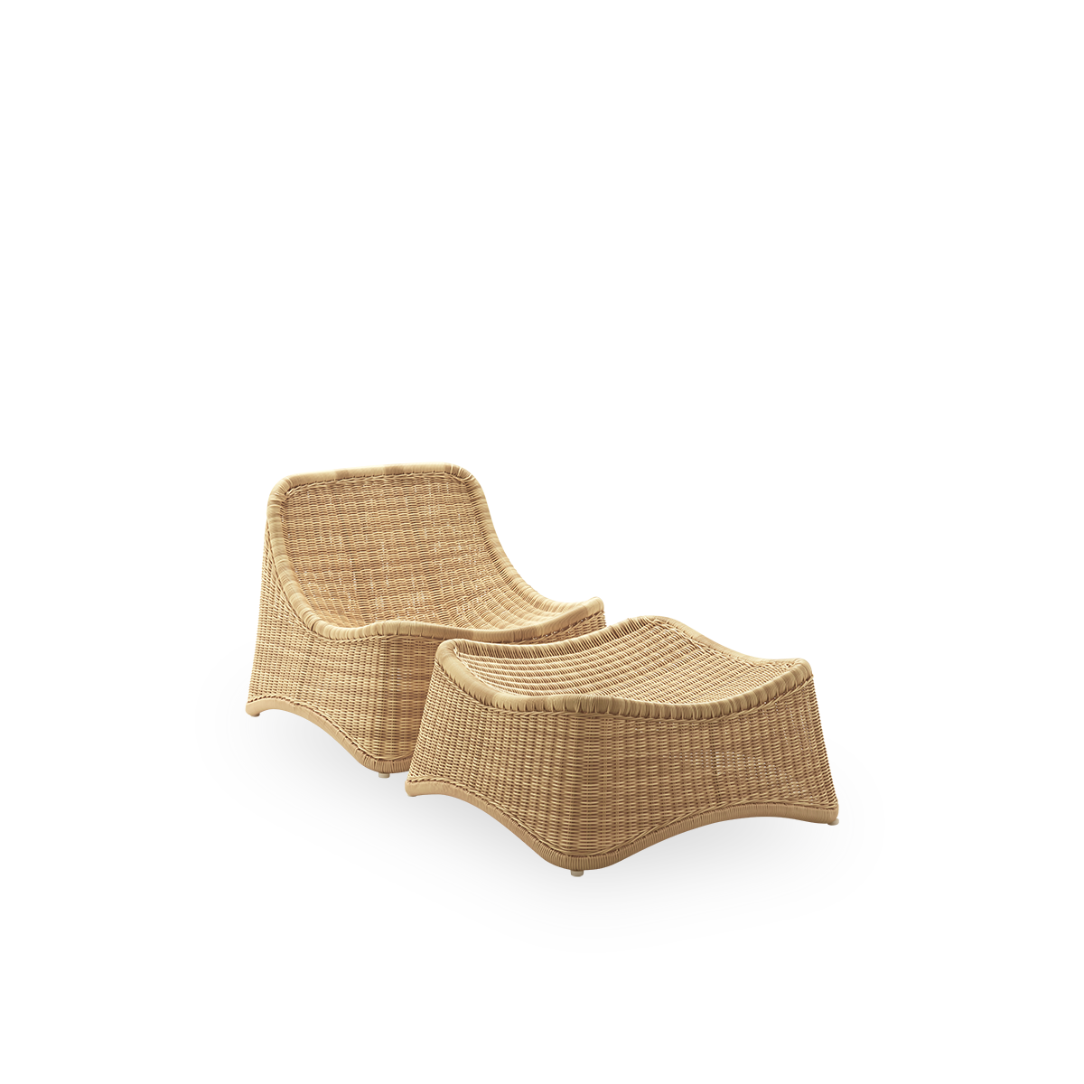 Seitenansicht des Chill Outdoor-Lounge-Stuhls, ein vollständig geflochtener Outdoor-Stuhl mit passendem Fußhocker, entworfen von Nanna Ditzel. Der Stuhl hat keine Armlehnen und ist handgefertigt aus Alu-Rattan und ArtFibre.