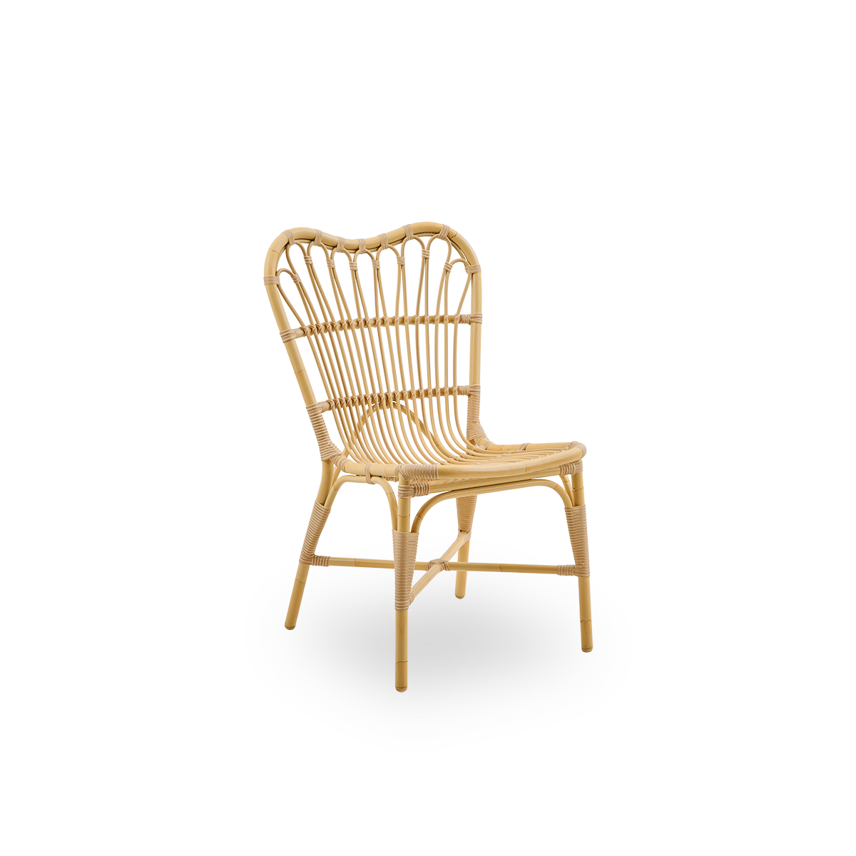 Seitenansicht des Margret Outdoor-Essstuhls mit hoher, breiter Rückenlehne. Aluminiumrahmen mit ArtFibre-Umschlingungen im natürlichen Rattan-Look.