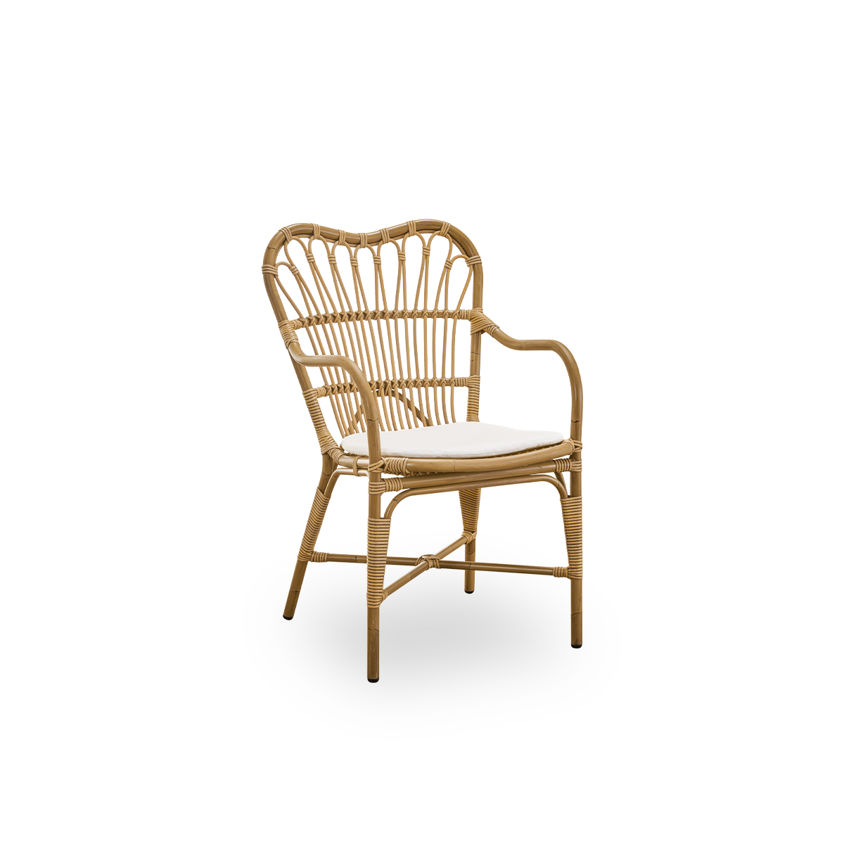 Seitenansicht des Margret Outdoor-Essstuhls mit hoher, breiter Rückenlehne und geschwungenen Armlehnen. Aluminiumrahmen im Antique-Braun-Rattan-Look mit ArtFibre-Umschlingungen.