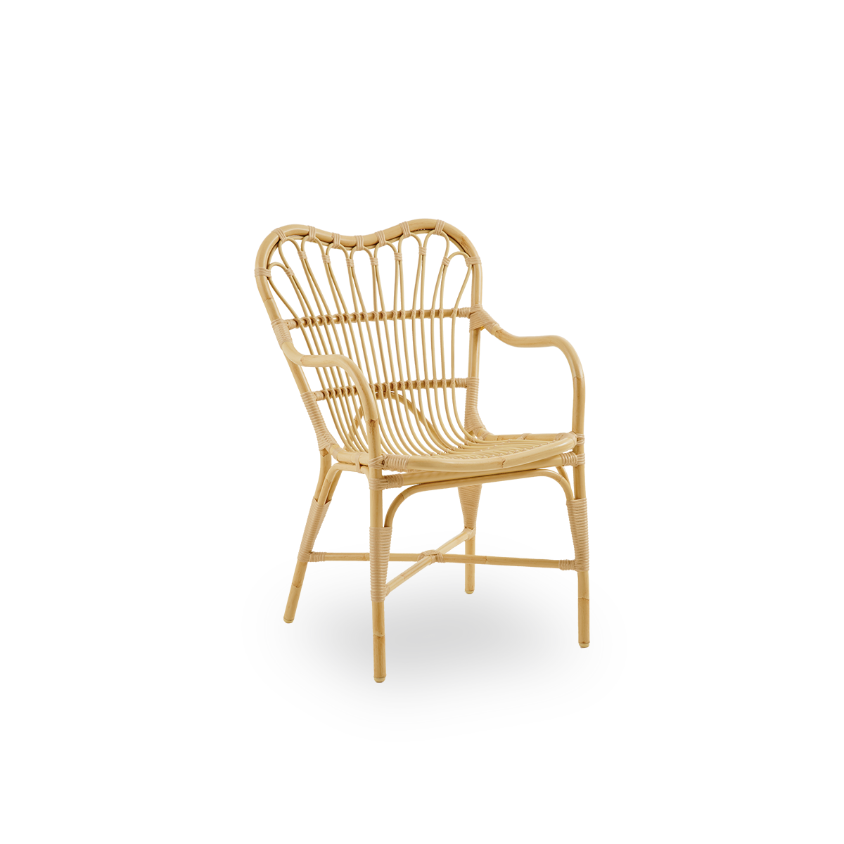 Seitenansicht des Margret Outdoor-Essstuhls mit hoher, breiter Rückenlehne und geschwungenen Armlehnen. Aluminiumrahmen im natürlichen Rattan-Look mit ArtFibre-Umschlingungen.