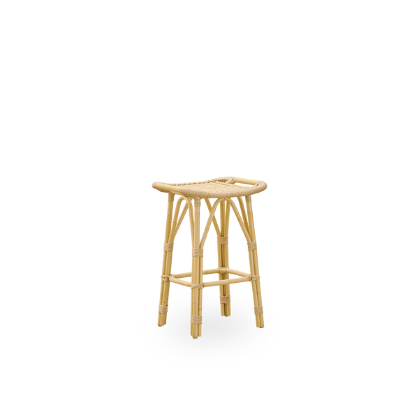 Seitenansicht des Salsa Outdoor-Thekenstuhls mit Fußstütze und gebogenem Sitz. Aluminiumrahmen im Rattan-Look mit ArtFibre-Umschlingungen. Höhe 67 cm.