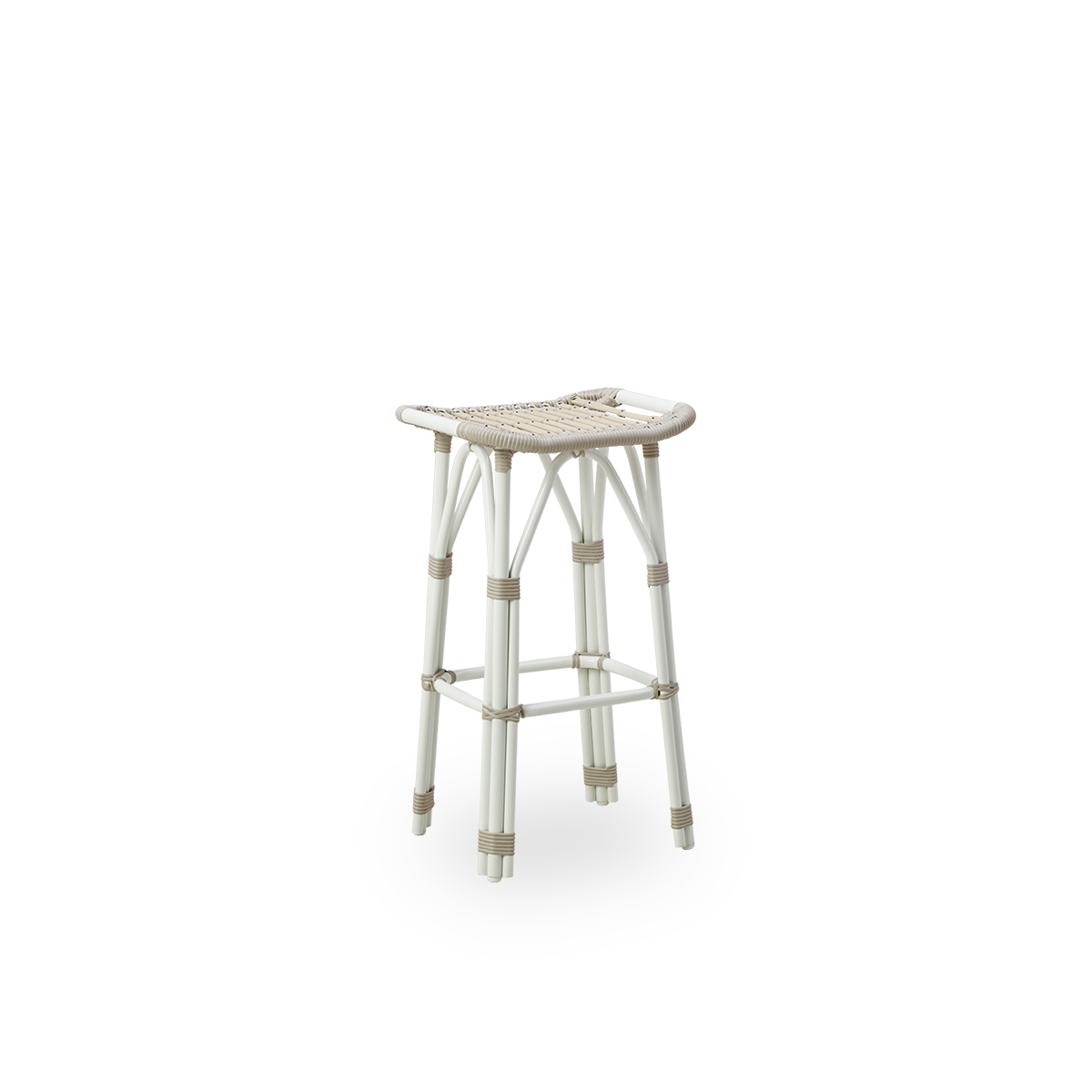 Seitenansicht des Salsa Outdoor-Barhockers mit Fußstütze und gebogenem Sitz. Aluminiumrahmen im Dove White-farbe mit ArtFibre-Umschlingungen. Höhe 79 cm.