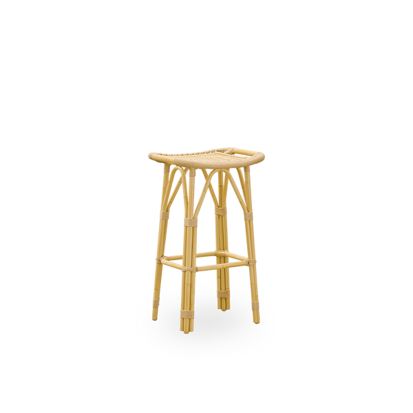 Seitenansicht des Salsa Outdoor-Barhockers mit Fußstütze und gebogenem Sitz. Aluminiumrahmen im Rattan-Look mit ArtFibre-Umschlingungen. Höhe 79 cm.