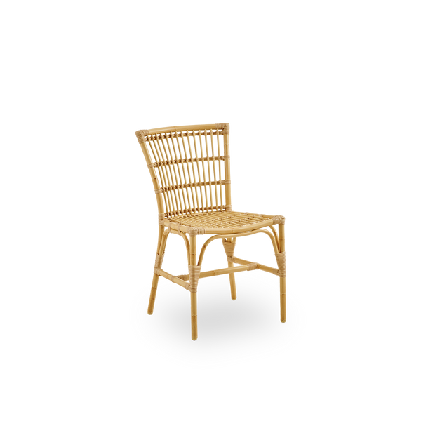 Seitenansicht des Elisabeth Outdoor-Essstuhls in Rattan-Optik. Ein kleiner Outdoor-Essstuhl im minimalistischen Design. Aluminiumrahmen mit ArtFibre-Flechtungen.