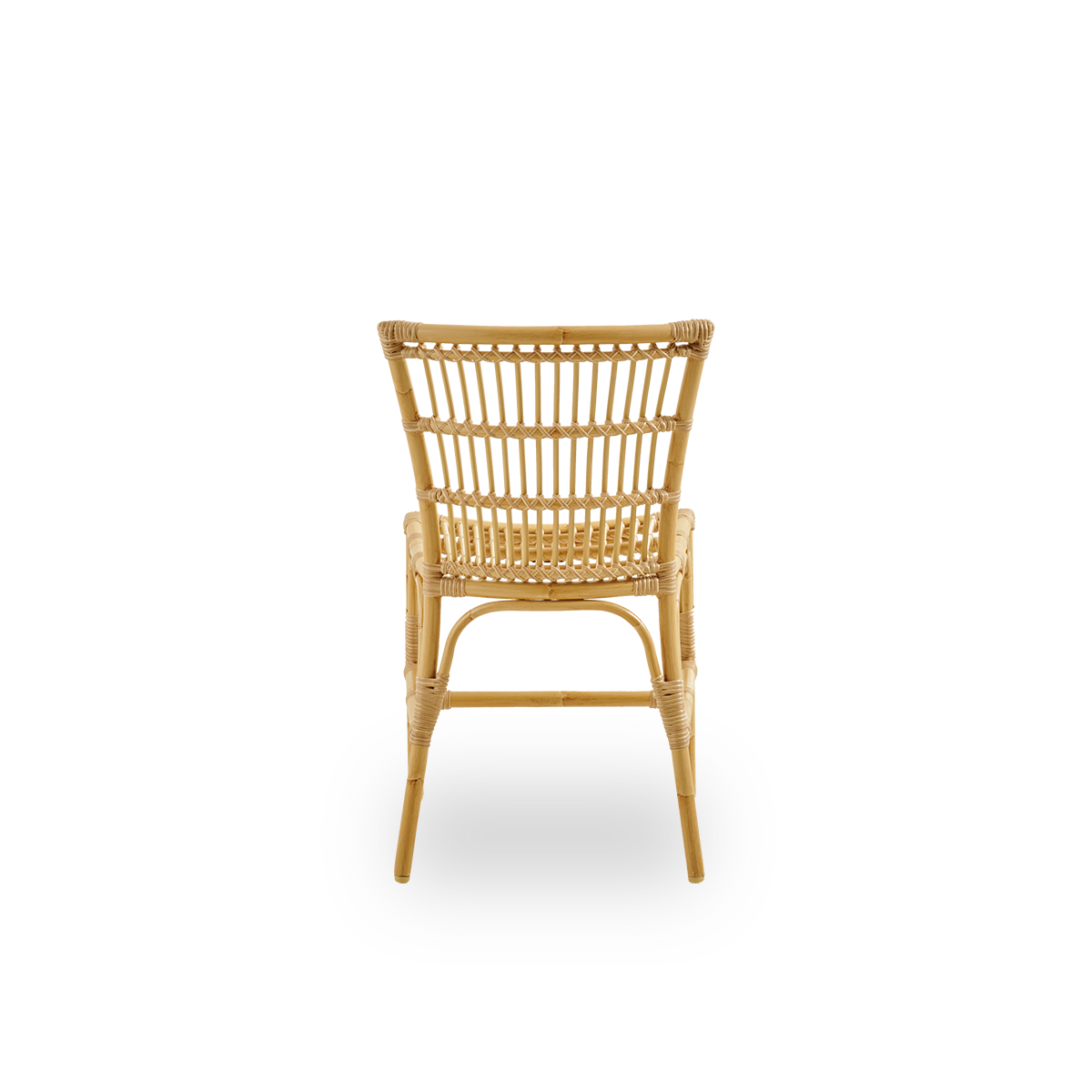 Rückansicht des Elisabeth-Außen-Essstuhls in Rattanoptik. Ein kleiner Outdoor-Essstuhl mit minimalistischem Erscheinungsbild. Aluminiumrahmen mit ArtFibre-Geflecht.