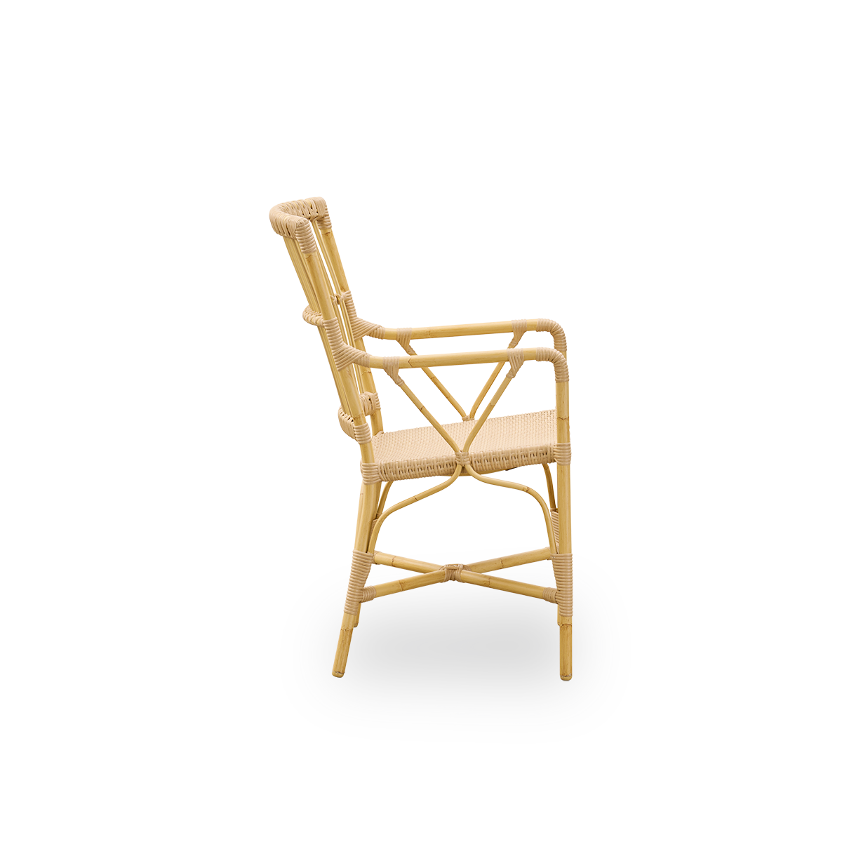 Seitenansicht des Piano Outdoor-Armstuhls. Aluminiumrahmen im natürlichen Rattan-Look mit ArtFibre-Geflecht. Eleganter Stuhl mit hoher Rückenlehne und Armlehnen.