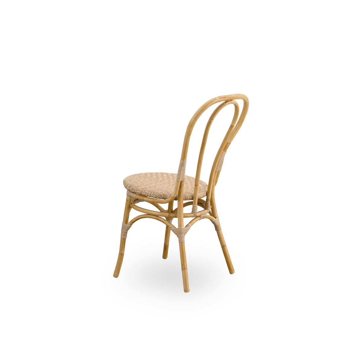 Rückansicht des Lulu-Outdoor-Essstuhls, ein leichter Bistrostuhl für den Außenbereich mit runder, schlichter Rückenlehne. Ausgestattet mit einem Aluminiumrahmen in handbemalter Rattanoptik und ArtFibre-Geflecht.